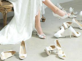 Poročne obleke, poročni čevlji in poročni modni dodatki